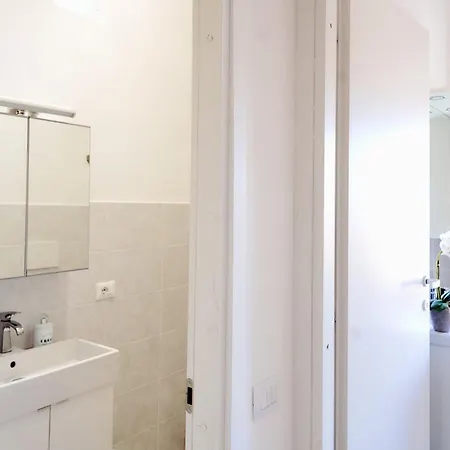 Casa Cornelia Station *