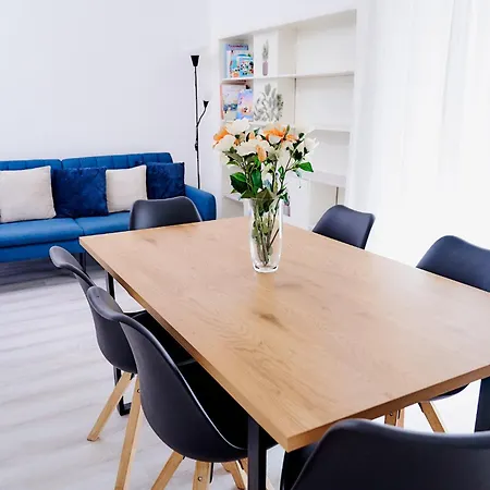 Casa Cornelia Station