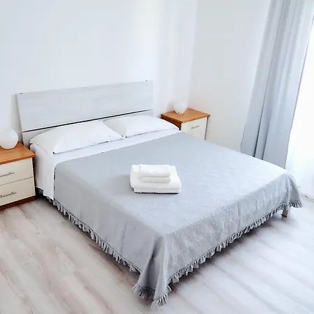 Casa Cornelia Station